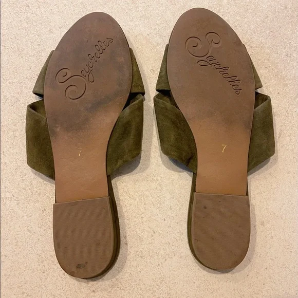 Seychelles Suede Green Strapped Sandals - Picture 2 of 4